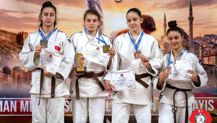 Selda Beren Sarıkaya Bronz Madalya Kazandı